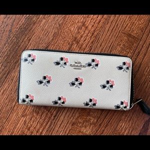 Beautiful Floral Coach Wallet 🌸